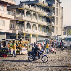 아직은 청춘이던 시절... 2009년 네팔 여행의 기록... 천국 같았던 포카라에서의 며칠 #Travel #Memories #2009 #Pokhara #पोखरा #Nepal 포카라를 뒤로 하고 룸비니로... #Bus #Terminal #Peoples #Stall