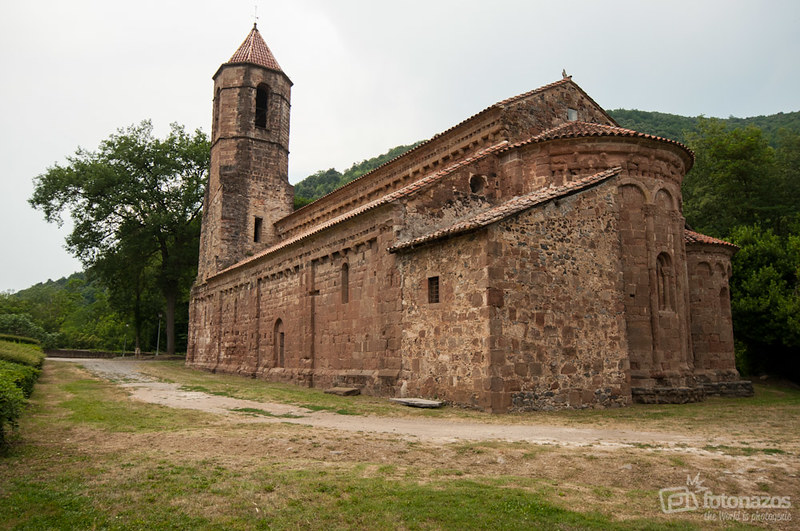 El Monasterio Románico de Sant Joan les Fonts