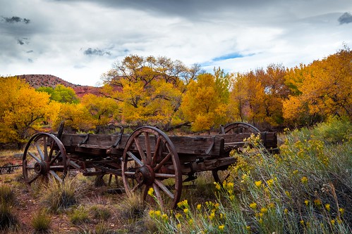capitol reef capitolreef canon 6d ericgail adventureinfineartphotography fall autumn wagon wildwest