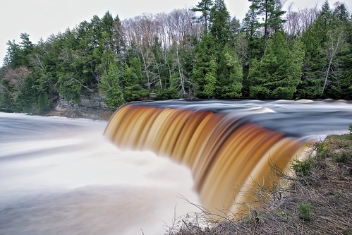 longexposure usa blur nature water rain flow one evening waterfall spring midwest view unitedstates michigan tourist foam upperpeninsula vantage 30seconds tahquamenonfalls runoff tahquamenonstatepark northernmichigan tahquamenonriver lucecounty tannin michiganstatepark neutraldensityfilter colorefex niksoftware nd106 tonalcontrast viveza 49768 brilliancewarmth