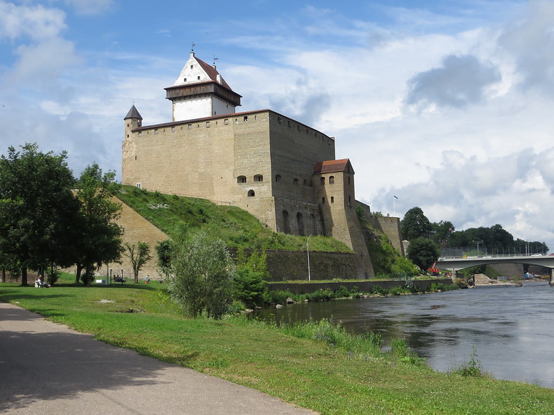 43 Majestic Photos of Narva Castle (Hermann Castle) in Estonia | BOOMSbeat