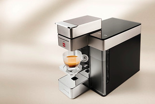 Y5 espresso machine for capsule coffee from illy