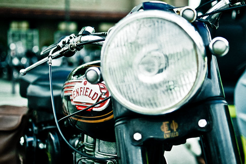 Royal Enfield Bullet 500 in the Streets of Paris 