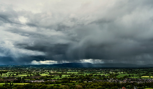 uk sky storm weather clouds countryside nikon skies view cloudy gb vista convection storms viewpoint waterdroplets stormclouds icecrystals cloudscapes stormcell d7100 inbetweentherain nikonafsdxzoomnikkor1855mmf3556gedii cloudsstormssunsetssunrises