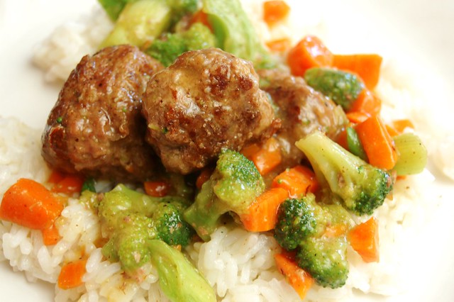 a simple real food recipe :: curried meatball stir fry :: gluten free