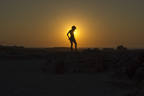 silhouette sunrise child exploring creta crete exploration stavros akrotiri