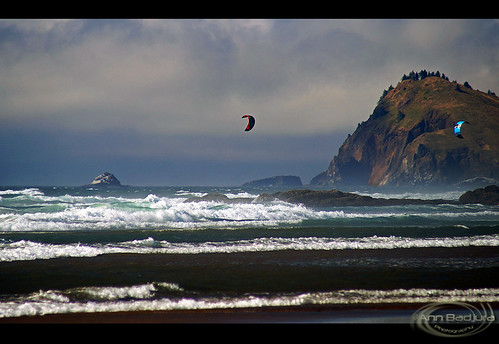 ocean city cliff usa beach nature clouds oregon landscape scenery rocks waves view cliffs kiteboarding kitesurfing oregoncoast lincolncity