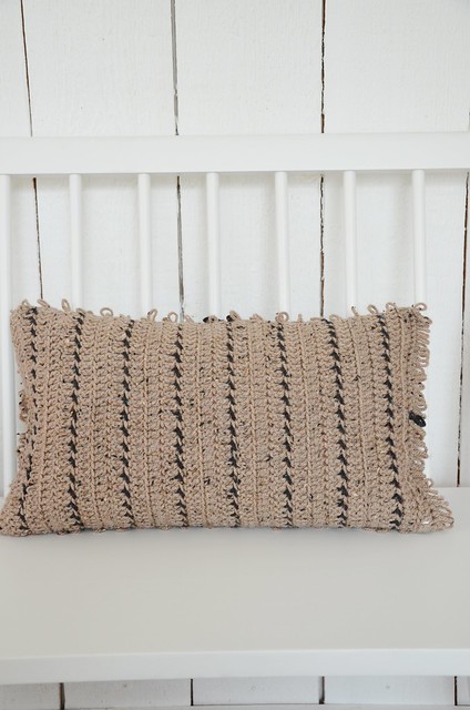 wood & wool harlequin pillow