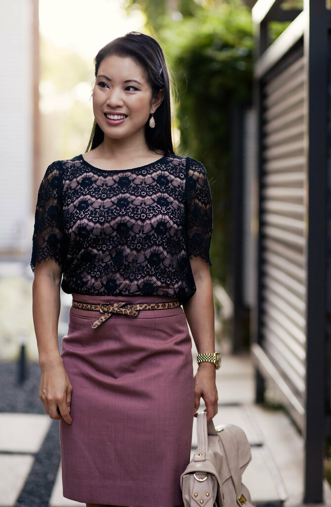 navy blue lace top, pink no. 2 pencil skirt, navy pumps outfit