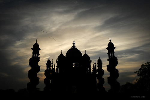 india clouds temple dramatic nuages bâtiment atmospheric gj gujarat inde junagadh vazirsmausoleum