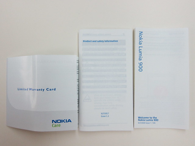 Nokia Lumia 900 - Box Contents