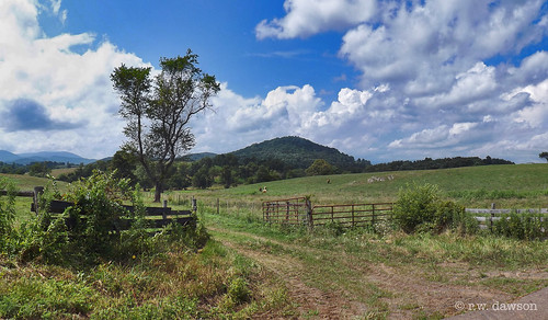 rappahannockcounty virginia va usa rural landscape farm field mountain