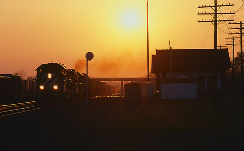 sunset depot freight bnsf freighttrain oregonillinois cbq
