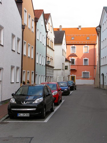 plaza germany bayern bavaria town village cobblestone townsquare stadtplatz walledcity towergate muehldorf