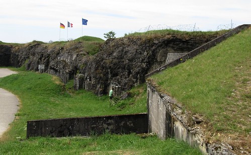 fort ww1 worldwar1 verdun battlefeild douaumont ossary