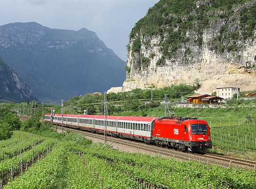 city italy electric train italian euro pass brenner railway locomotive taurus bahn treno fs ec trenitalia treni obb 021 1216 e190 ossenigo e190021