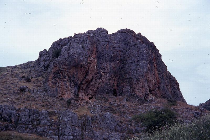 A view of Amud Cave from below. Wikimedia Commons