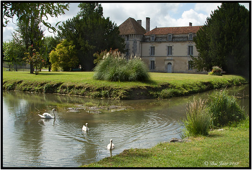 marie holidays swans renovation chateau moat canon7d charenteregion lignierressonneville
