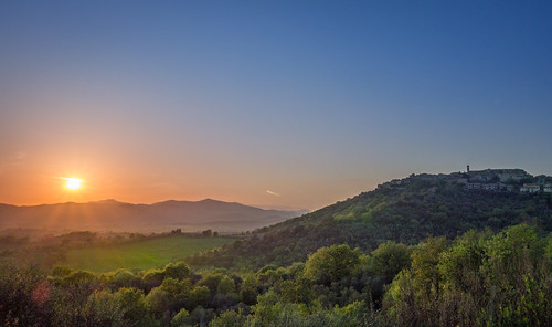 sunset panorama green landscape hills tuscany
