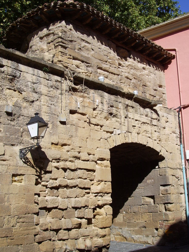 Restos de la muralla medieval de Logroño. Autor, Jynus