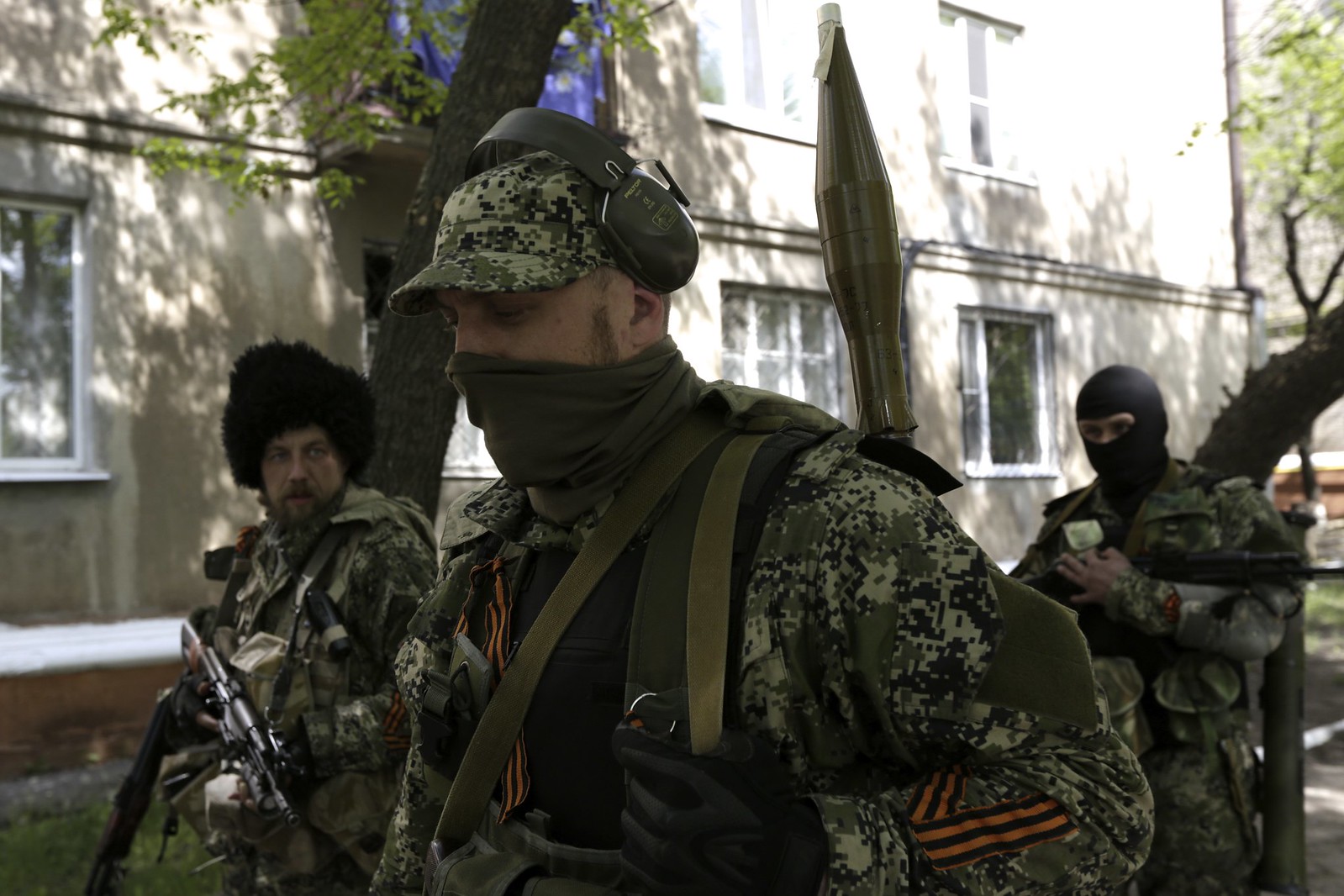 Ucrania destituye al presidente Yanukovich. Rusia anexa la Peninsula de Crimea, separatistas armados atacan en el Este. - Página 26 14095419511_f461dbe66b_h