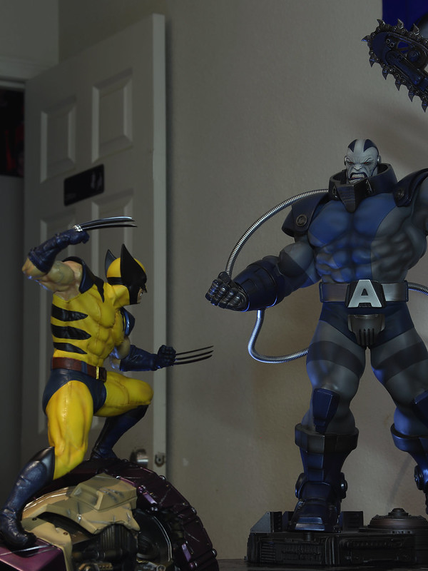  [XM Studios] X-Men | Wolverine "Yellow Costume" on Sentinel Head - 1/4 Scale - Lançado! 17689378259_c0684088e0_c