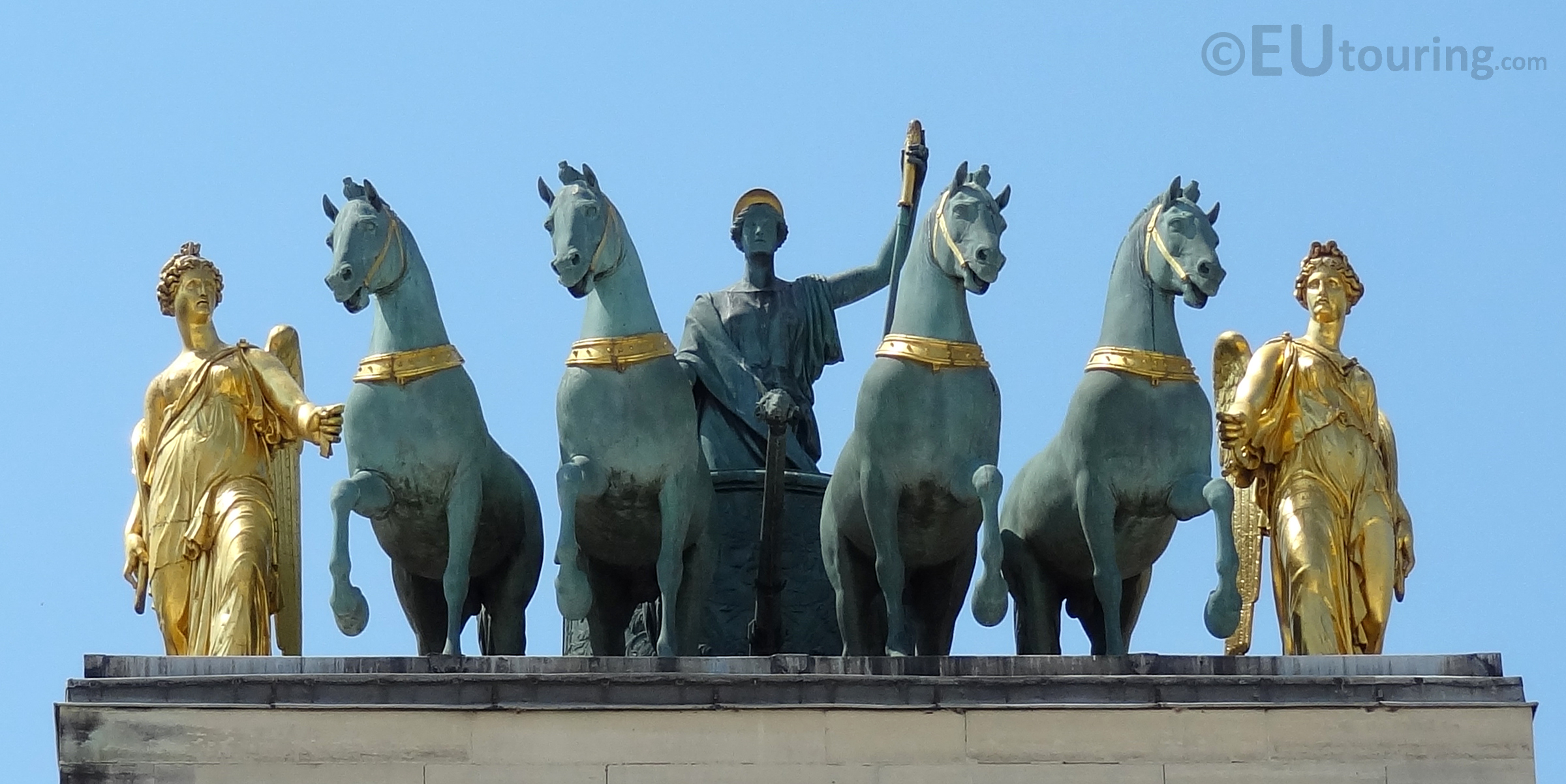 Quadriga statue on Arc de Triomphe du Carrousel