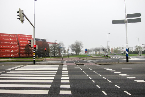Rotterdam and its cycling lanes starting straight from the port