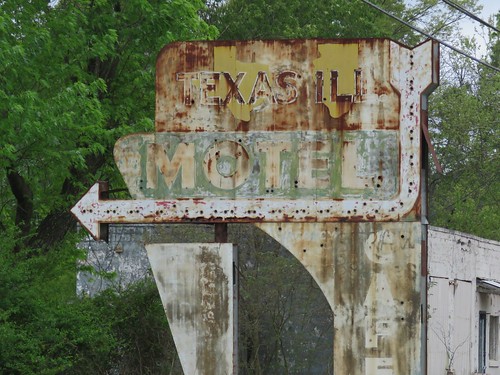 decay abandoned rust judsonia arkansas smalltown vintagemotel metalsign arrow neon vintagesign ghostsign