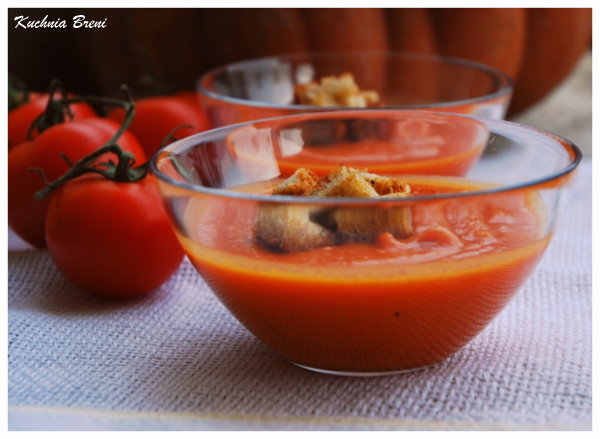 Zupa dyniowo-pomidorowa z pieczonym czosnkiem
