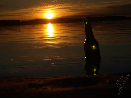 sunset red sky orange sun lake rot beach water beer strand see bottle wasser sonnenuntergang saxony himmel wolken sachsen bier sonne flasche cloude bautzen