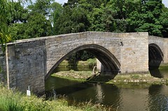 Vieux pont (XIVe siècle), Warkworth, comté de Northumberland, Angleterre, Royaume-Uni.