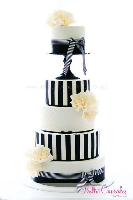 Black and White Beauty by Bella Cupcakes