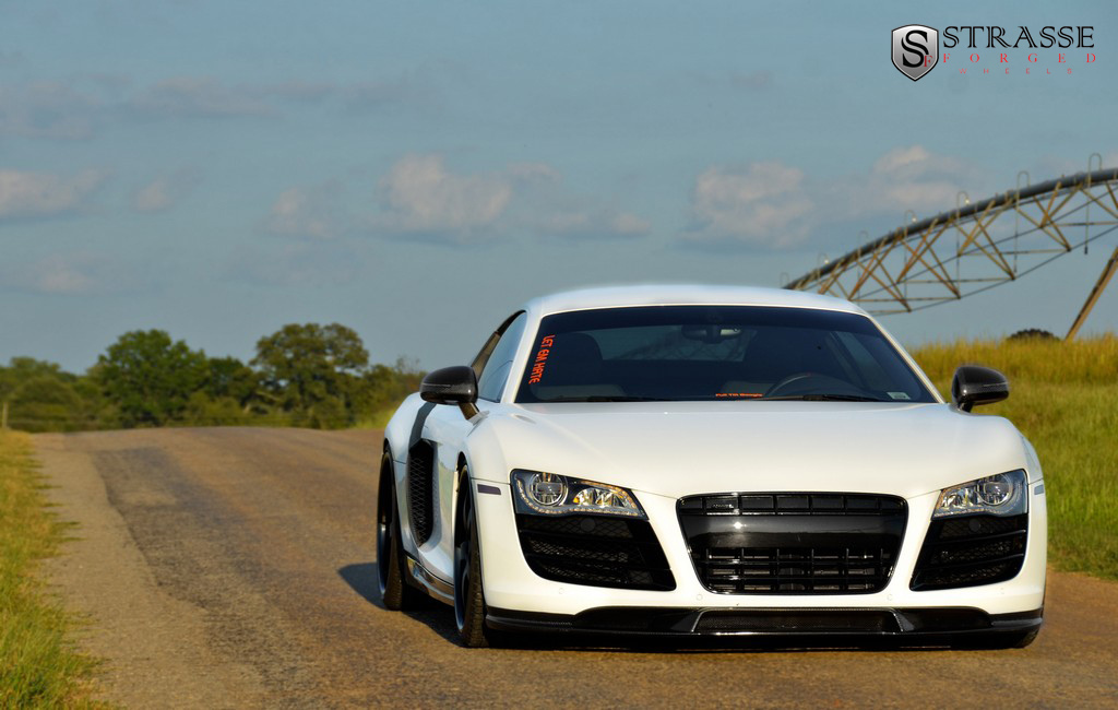 One Very modded Audi R8 V10!