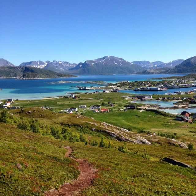 De trekking por la isla de Sommarøya, con playas y paisajes impresionantes