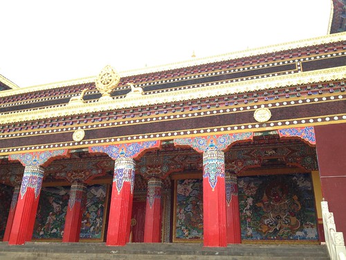 travelingalone sichuanlarongbuddhistcollege