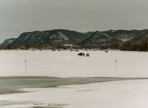 winter snow cold ice minnesota landscape frozen midwest january bluffs winona snowcovered frozenlake bluffland