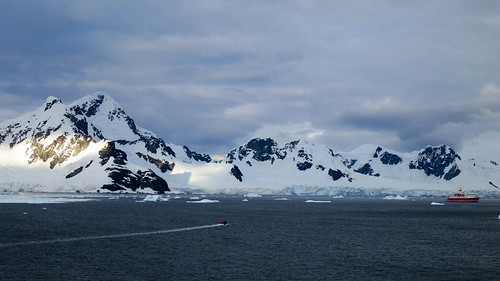 snow cold ice sunrise boat antarctica glacier iceberg zodiac paradisebay leithcove