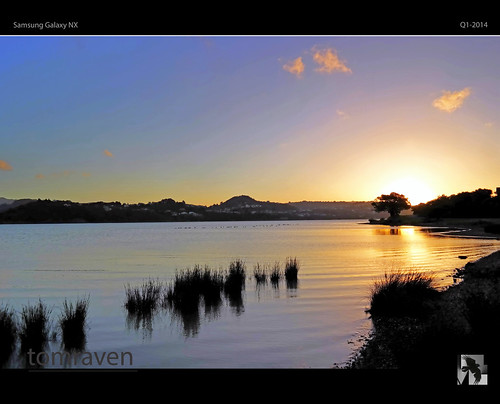 blue sunset water reflections gold wetlands silhouetttes tomraven samsungnx aravenimage imagelogger q12014