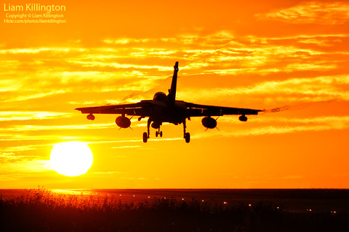sunset sun nikon sundown aircraft aviation military 300mm nikkor f4 115 d300 gr4 fastjet rafmarham panaviatornado zd895 9squardron