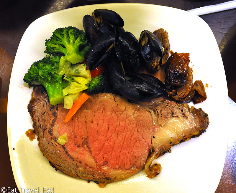 Cravings Buffet (The Mirage)- Las Vegas, NV: Prime Rib, Sauteed Vegetables, Mussels, Roasted Duck