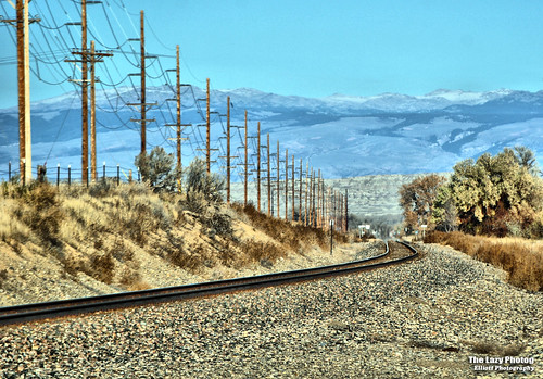 lazy photog elliott photography worland wyoming south flat road railroad tracks power lines vanishing focal point big horn mountains 111216thekingridearoundsouthflat
