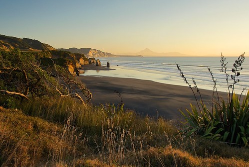 sunset newzealand cliff coast northisland tasmansea whitecliffs taranaki thethreesisters mounttaranaki tongaporutu mountegmont northtaranakibight