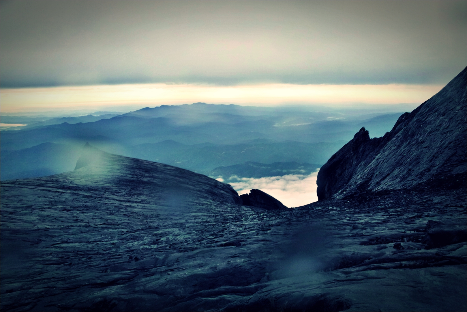 바위산-'키나발루 산 등정 Climbing mount Kinabalu Low’s peak the summit'