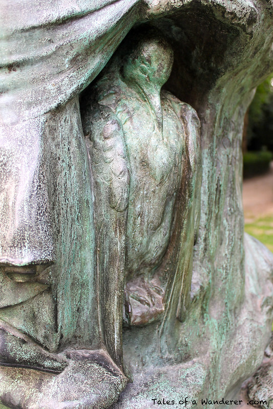BRUXELLES - Parc du Palais d'Egmont - Statue de Peter Pan