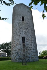 Château de Chalus-Chabrol tower - Photo of Saint-Pierre-de-Frugie