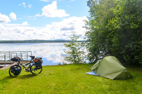 bicycle camping cycletouring cyclotourisme europe freewheelycom lake sweden jbcyclingnordkapp