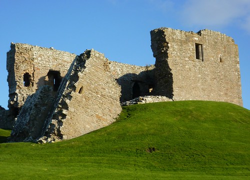 castle scotland moray duffus duffuscastle motteandbaileycastle freskin andrewmoray kingdavidiofscots