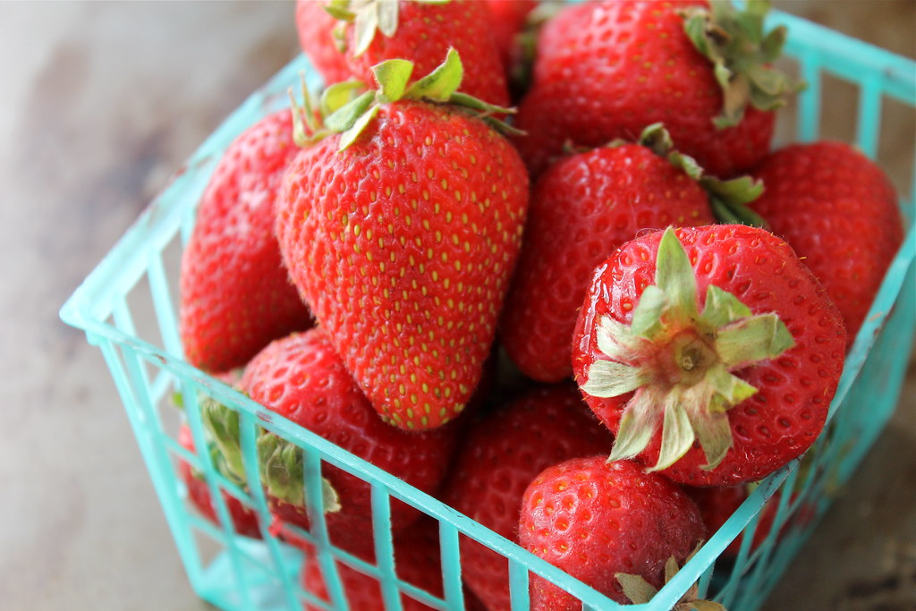 farm fresh strawberries http://www.katesshortandsweets.com