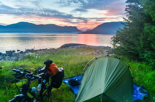 cycletouring cyclotourisme europe fjord freewheelycom glomfjord jbcyclingnordkapp norway sunset vassdalsvik